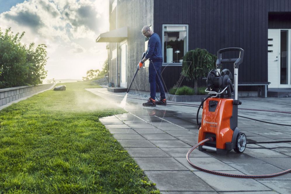 aparat de spalat pavele Husqvarna PW360
