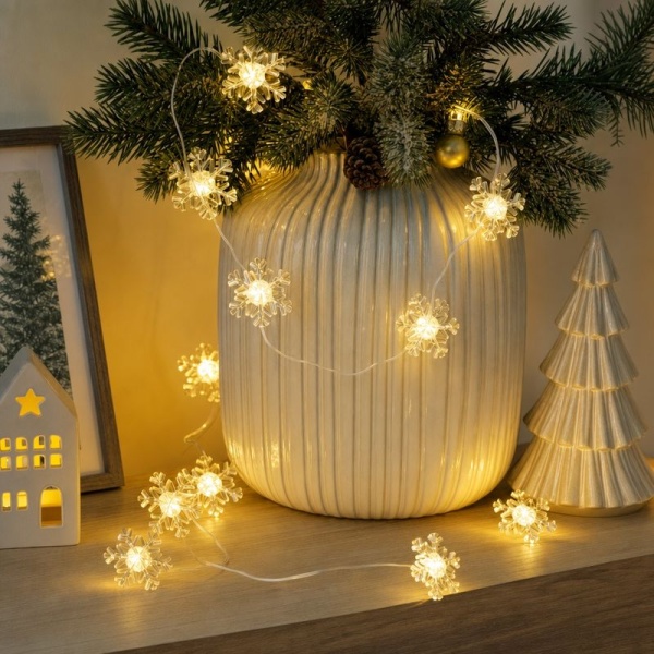 Instalație Crăciun MagicHome fulgi 15 LED, 1,4 m — imagine ilustrativă